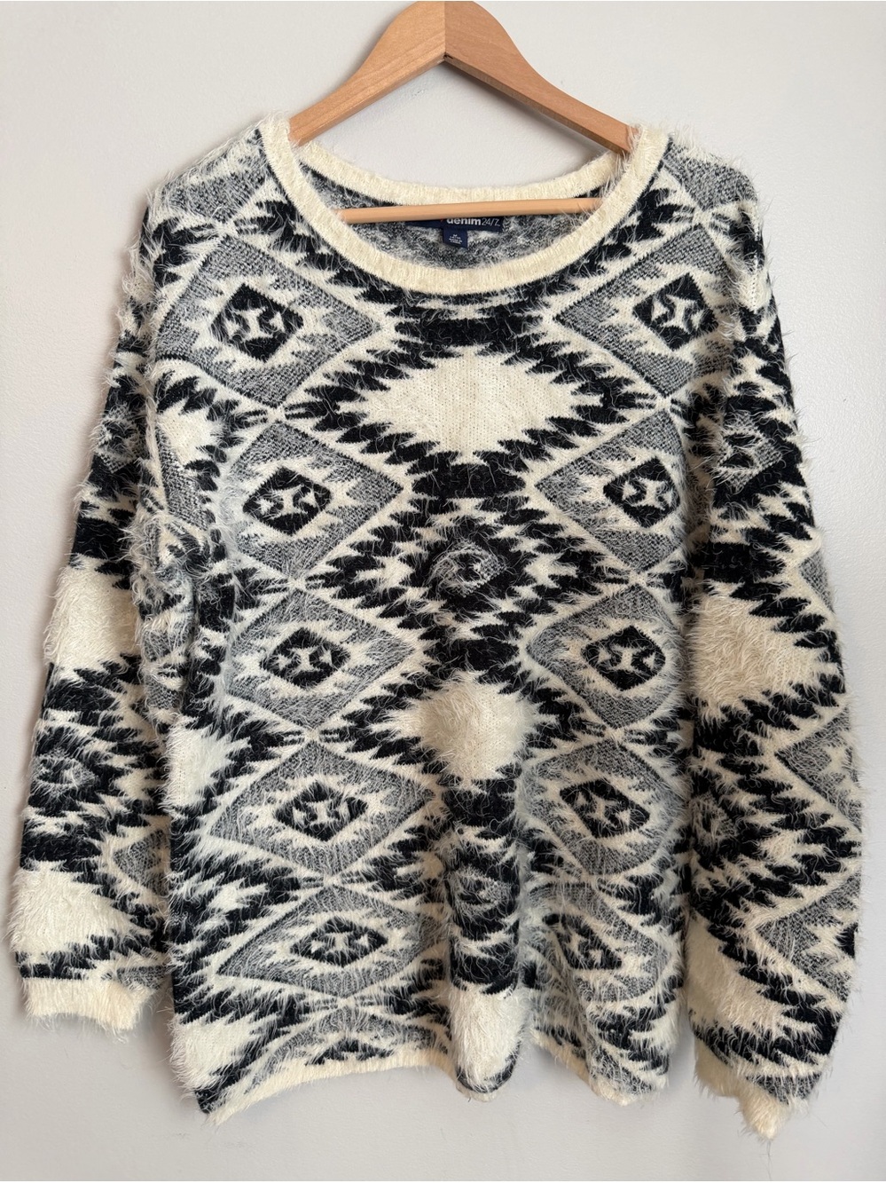 Denim 24/7 Plus Size Fuzzy Eyelash Aztec Sweater Gray Cream, 14/16
